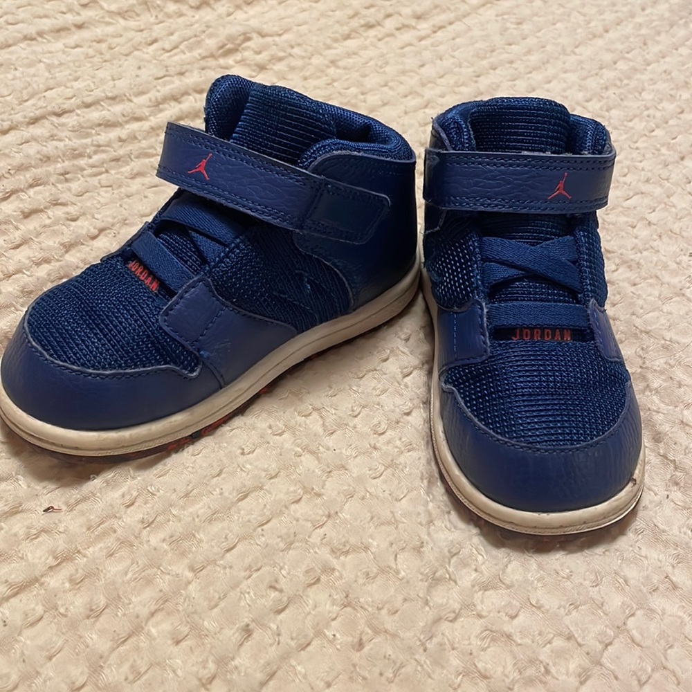 Nike Air Jordan toddler shoes 8C euro 25